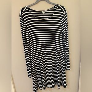 Old Navy long sleeve knit striped dress